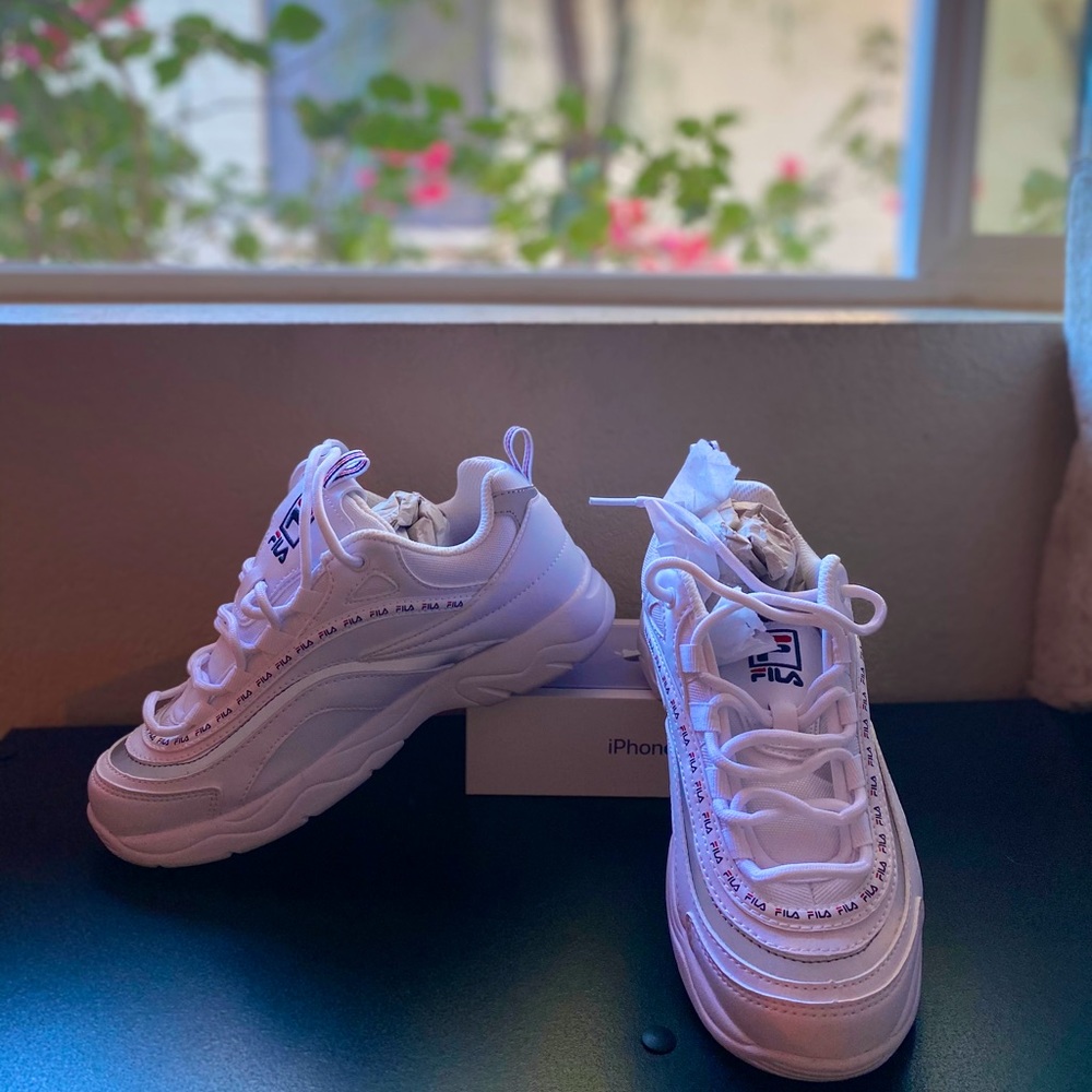 NEW pair of Tennis FILA!!!